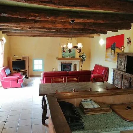 Domaine De Lavade Сasa de vacaciones *